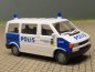 Preview: 1/87 Roco VW T4 DoKa POLIS Bus Schweden in Faltbox