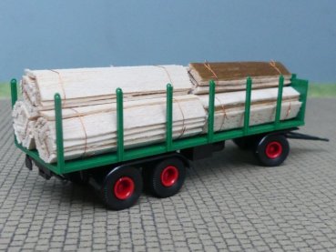 Preview: 1/87 Brekina 3achs Rungenanhänger grün mit 6 Schnittholz Bündeln kurz