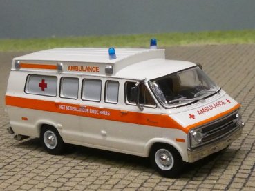 1/87 Brekina Dodge B 200 Ambulance Rode Kruis NL 18303