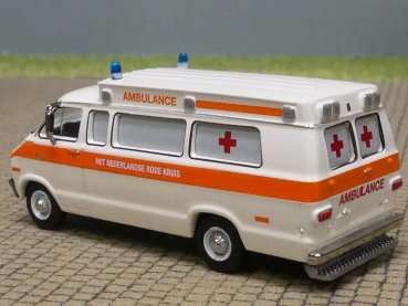 Preview: 1/87 Brekina Dodge B 200 Ambulance Rode Kruis NL 18303