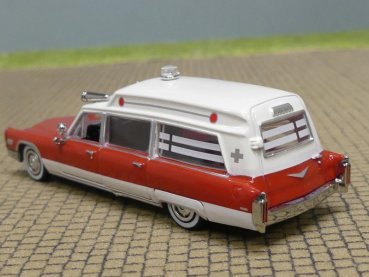 1/87 Brekina Cadillac Miller Meteor Ambulance, weiß/rot 19776