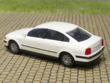 Preview: 1/87 AWM VW Passat Limousine weiss