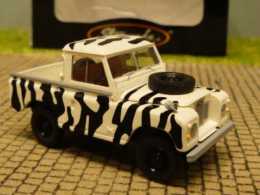 1/87 Brekina Land Rover 88 Safari 13861