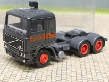 1/87 Herpa Volvo F12 Intercooler 3achs Zugmaschine "100" dunkelgrau in Klarsichtbox