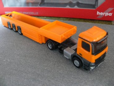 1/87 Herpa Mercedes-Benz Arocs S Betonteile-Sattelzug 302548