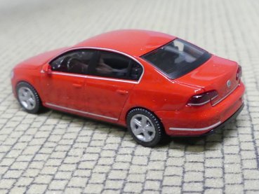1/87 Wiking VW Passat Limousine rot 0087 01