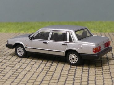 1/87 Minichamps Volvo 740 GL 1986 silber 870 171702
