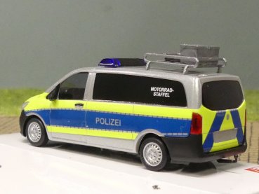 Preview: 1/87 Busch MB Vito Polizei Motorrad Staffel