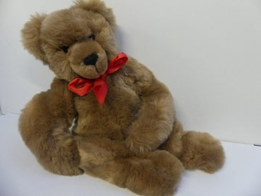 PS02 PS Bär mit roter Schleife braun ca. 35 cm Brummstimme Wattefüllung weich