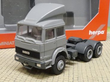 1/87 Herpa Iveco S-WAY Zugmaschine 3achs grau 313445