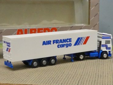 Preview: 1/87 Albedo Volvo F12 Intercooler AIR FRANCE cargo Koffer-Sattelzug 301002