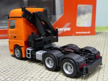 1/87 Herpa MB Arocs ZM mit Ladekran und Heckabstützung orange 313315-002