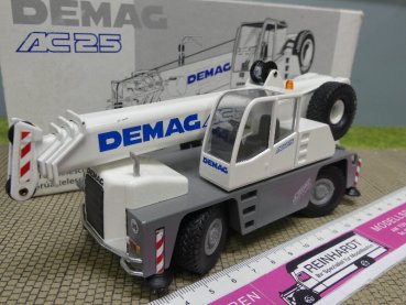 1/50 Conrad Teleskopkran DEMAG AC25 #2089 2 kleine Stellen im Lack, siehe Foto
