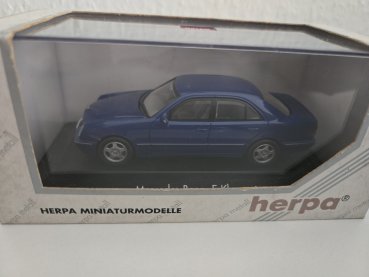 1/43 Herpa MB E-Klasse blau 070577