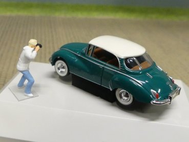 1/87 Brekina Auto Union 1000S Coupe grün Dach weiß, mit Figur