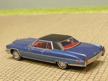 1/87 Brekina Cadillac Coupe deVille hellblau metallic, Dach schwarz 18128