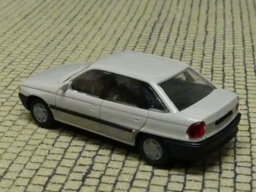 1/87 Rietze Opel Astra Stufenheck graubeige