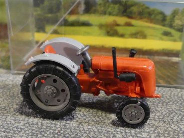 1/87 Mehlhose Traktor Famulus rot 210 010116