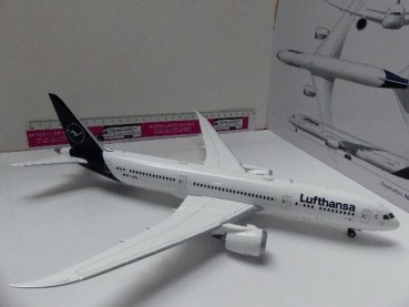 1/200 Herpa Lufthansa Boeing 787-9 Dreamliner – D-ABPA Berlin 572033