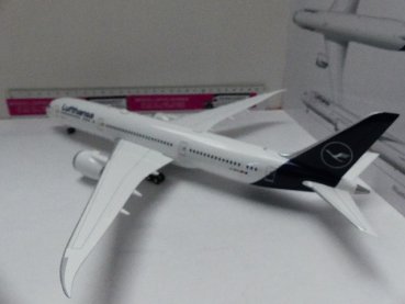 1/200 Herpa Lufthansa Boeing 787-9 Dreamliner – D-ABPA Berlin 572033