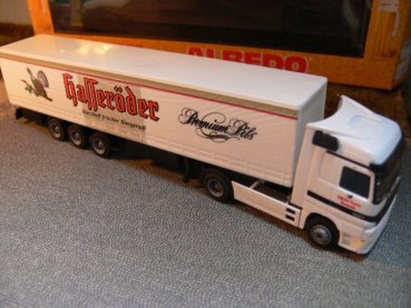 Albedo MB Actros Hasseröder Pils Schiebeplanen-Sattelzug 250016