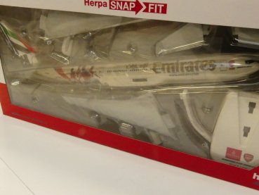 1/200 Herpa SnapFit Emirates Boeing 777-200LR Arsenal London 611060