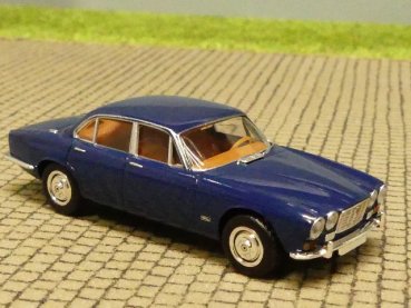 1/87 Brekina Jaguar XJ 6 blau 13654