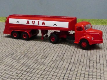 1/87 Brekina Berliet TLR 8 Tank SZ Avia 85432