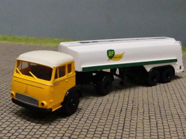 1/87 Brekina Magirus Pluto BP Heizöl Tanksattelzug 83221