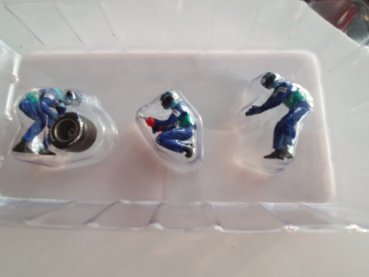 1/43 Minichamps Sauber Petronas Rear Tyre Change Set Pit Stop 343 100033