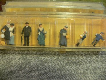 1/87 Preiser Auf dem Weihnachtsmarkt um 1900  0195 b