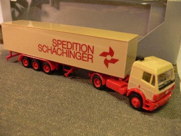 1/87 Herpa MB SK Schachinger Spedition Österreich Koffer-HZ