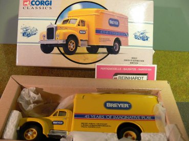 1/50 Corgi Mack B Series Van Breyer USA 98453
