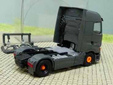 1/87 Herpa Renault T 2-Achs Zugmaschine dunkelgrau orange