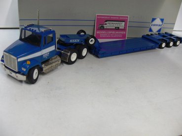 1/50 Conrad Freightliner-Sattelzug 3achs mit Tieflader 3812