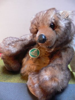 HC 197 a Hermann Coburg Mummy Bear sitzend ca.24 cm Watte/Granulatf.