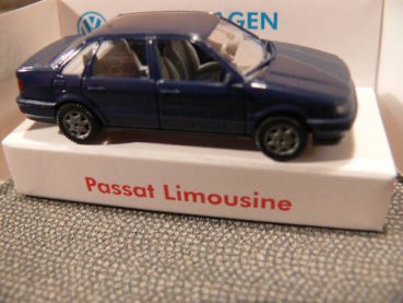 1/87 Wiking VW Passat B4 Limousine blau