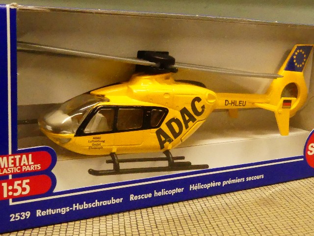 SIKU Spielzeug Modell Rettungshubschrauber Hubschrauber Notarzt ADAC 2539 