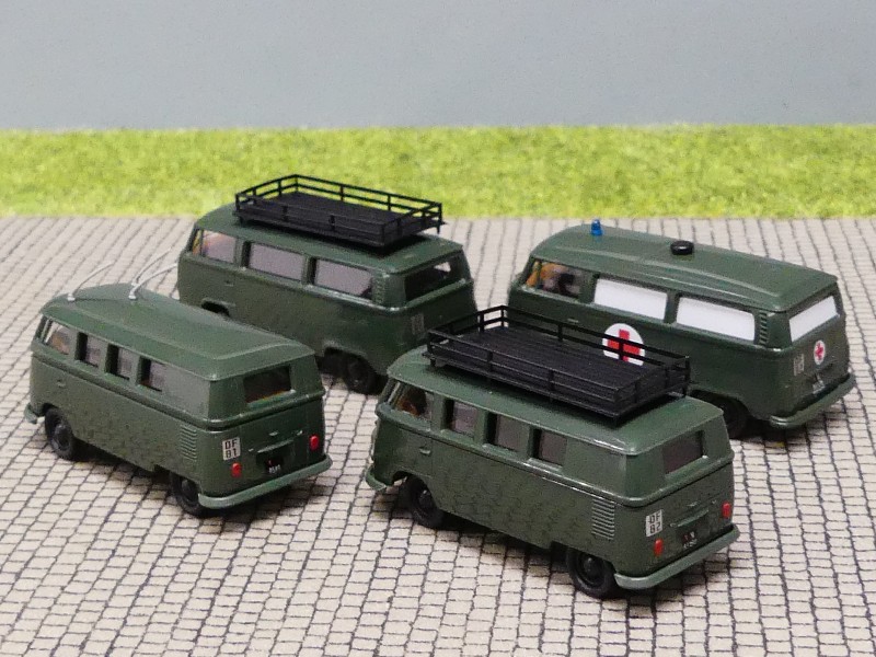 1/87 Brekina VW T2 Militär Halbbus 