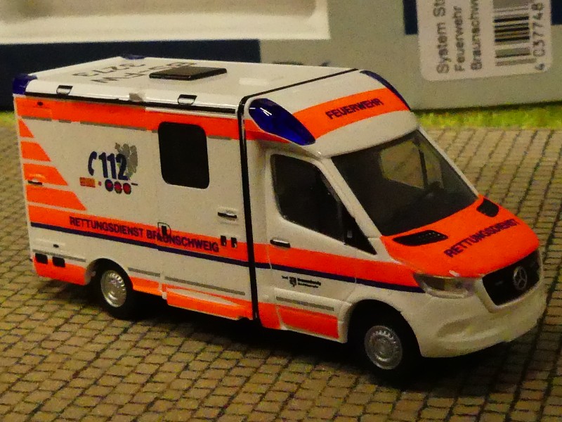 ... Rietze 76249 Strobel RTW ´18 Feuerwehr Braunschweig Rettungsdienst 1:87 NEU