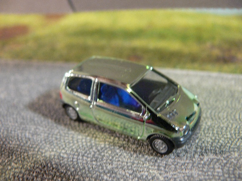 Modellspielwaren Reinhardt - 1/87 Herpa Renault Twingo grüngelb chrome in  Faltbox