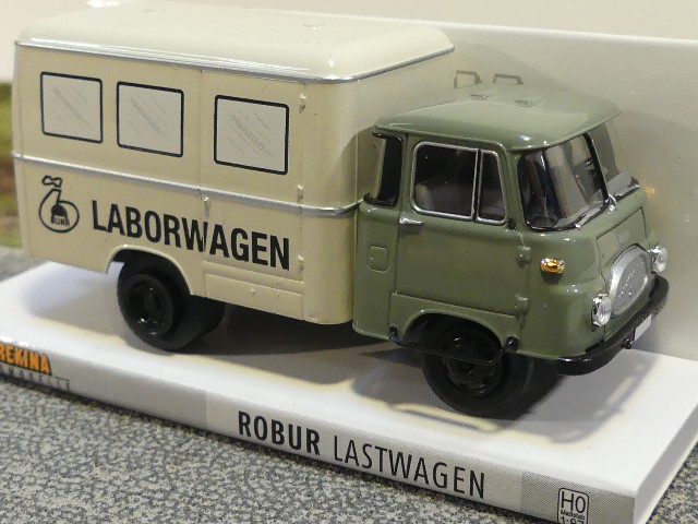 Busch Robur LO 2500 – Modellino In Scala Blu Da Collezione