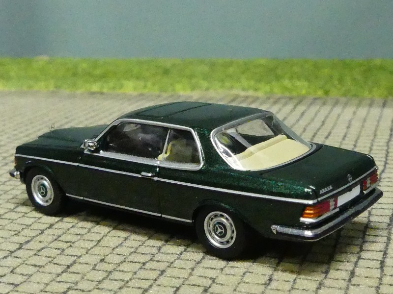 1/87 PCX Mercedes C123 Coupe grünmetallic 870175