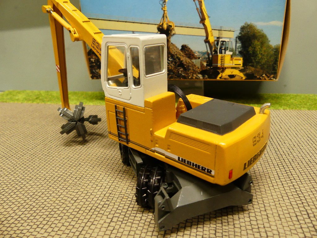 1/50 liebherr 932