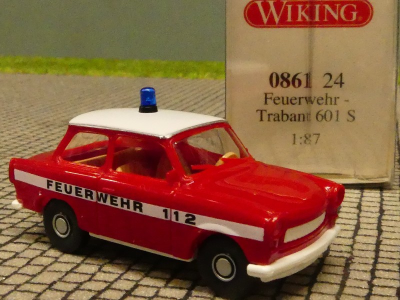 Modellfahrzeug Trabant 601, Feuerwehr, rot/weiss.