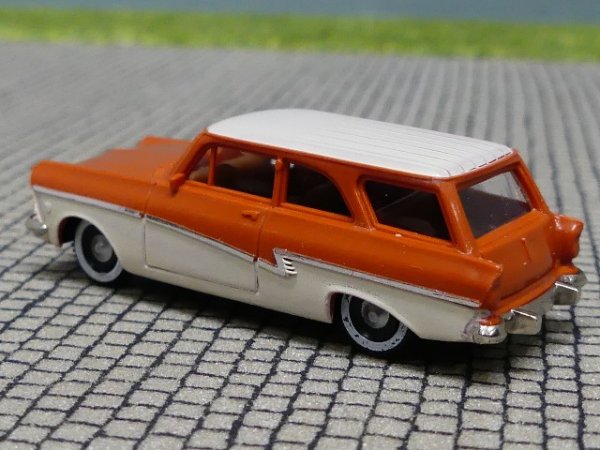 1/87 Brekina Ford Taunus 17m Kombi braun/beige