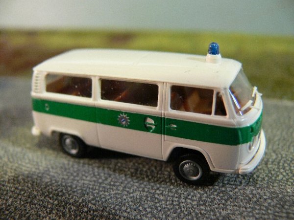 1/87 Brekina VW T2 Polizei Bayern Bus 3301