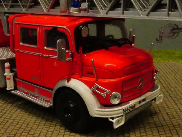 1/43 Ixo MB L 1113 DL Feuerwehr Hamburg Feuerwehr 53