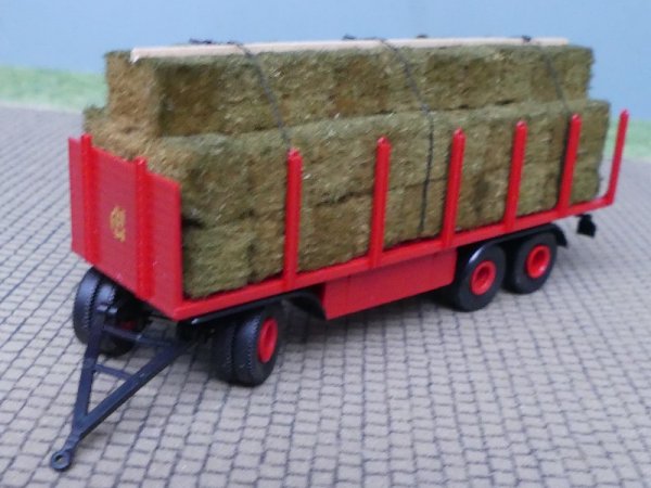 1/87 Brekina 3achs Rungenanhänger Circus Krone mit Heuballen