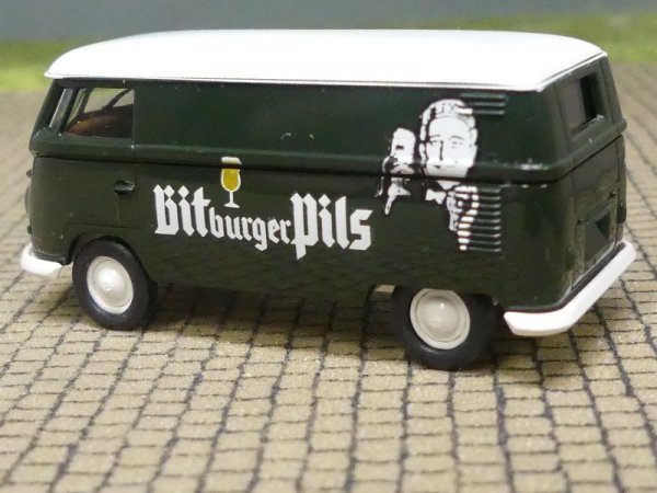 1/87 Brekina # 1069 VW T1 b Bitburger Pils mit Personenbild Kasten Sondermodell